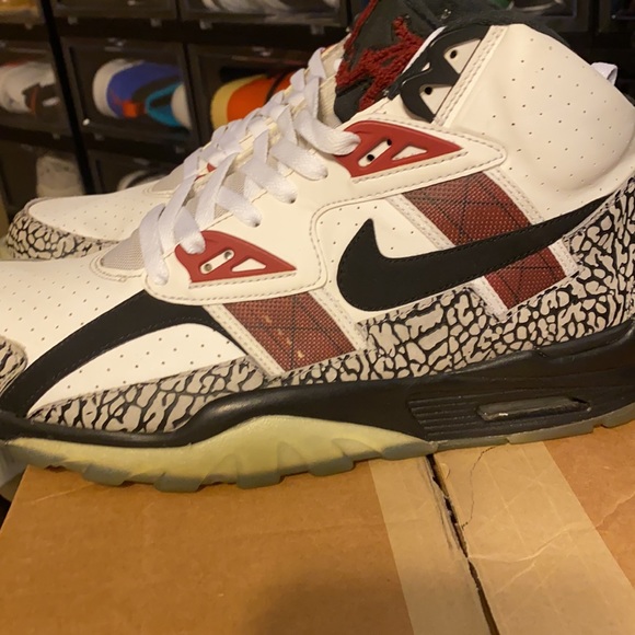 Selling a pair of preowned Nike High sc trainer. - Picture 5 of 11